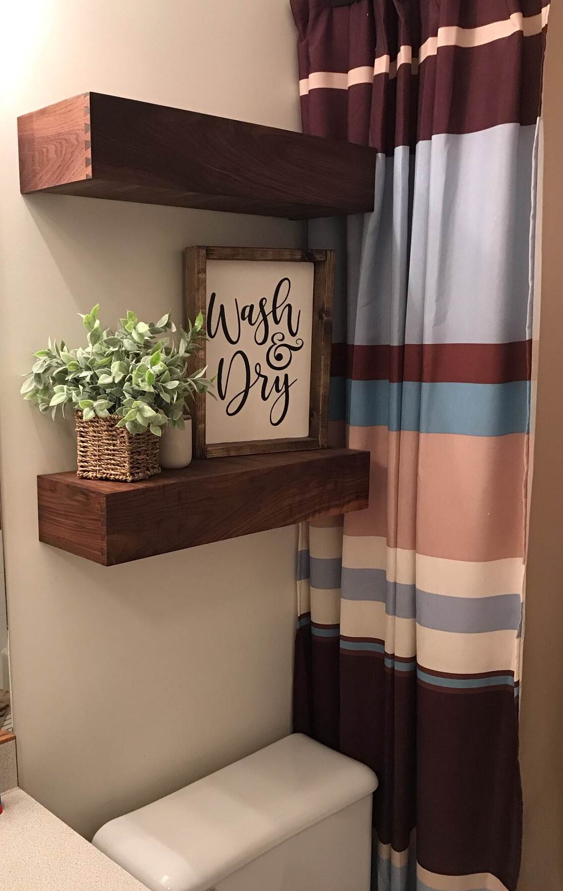 RaylinFloatingShelves